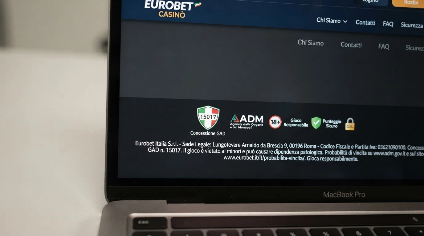 Il logo ufficiale dell'Agenzia delle Dogane e dei Monopoli accanto a un esempio di numero di concessione nel footer di un sito ADM